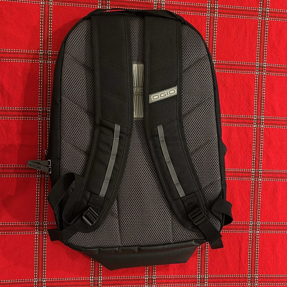 Ogio Backpack. Excellent Condition. - Picture 2 of 5